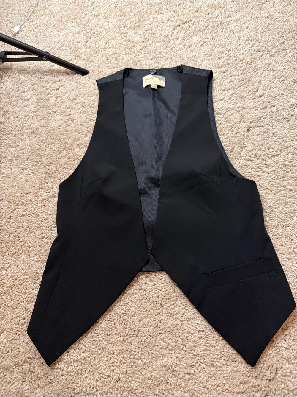 Elizabeth and James Black Pointed Hem Sleeveless Vest
